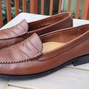 Bass loafers size 11 carmel color
